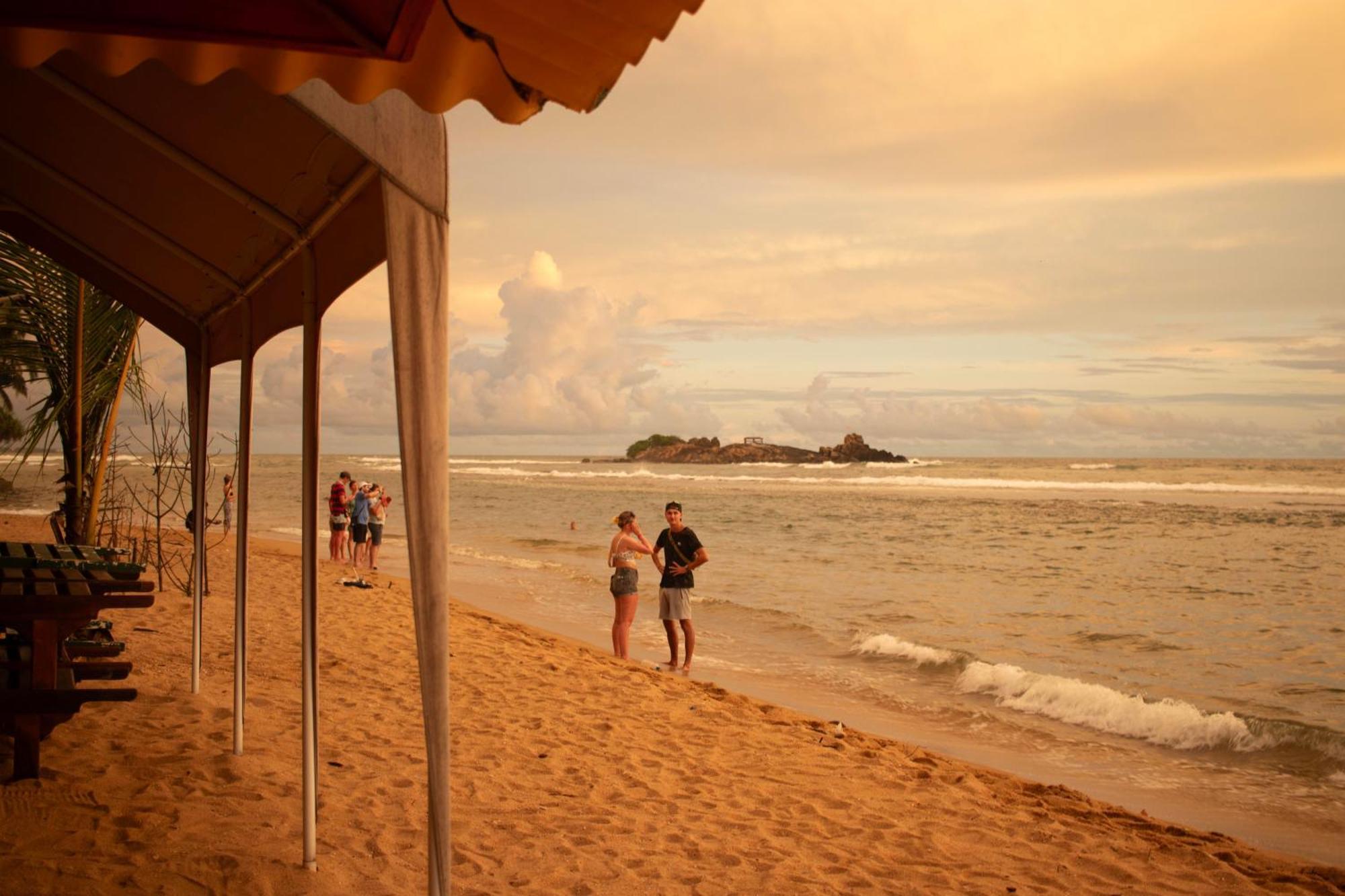 Hotel Coconut Bar Sea Lodge Берувала Экстерьер фото
