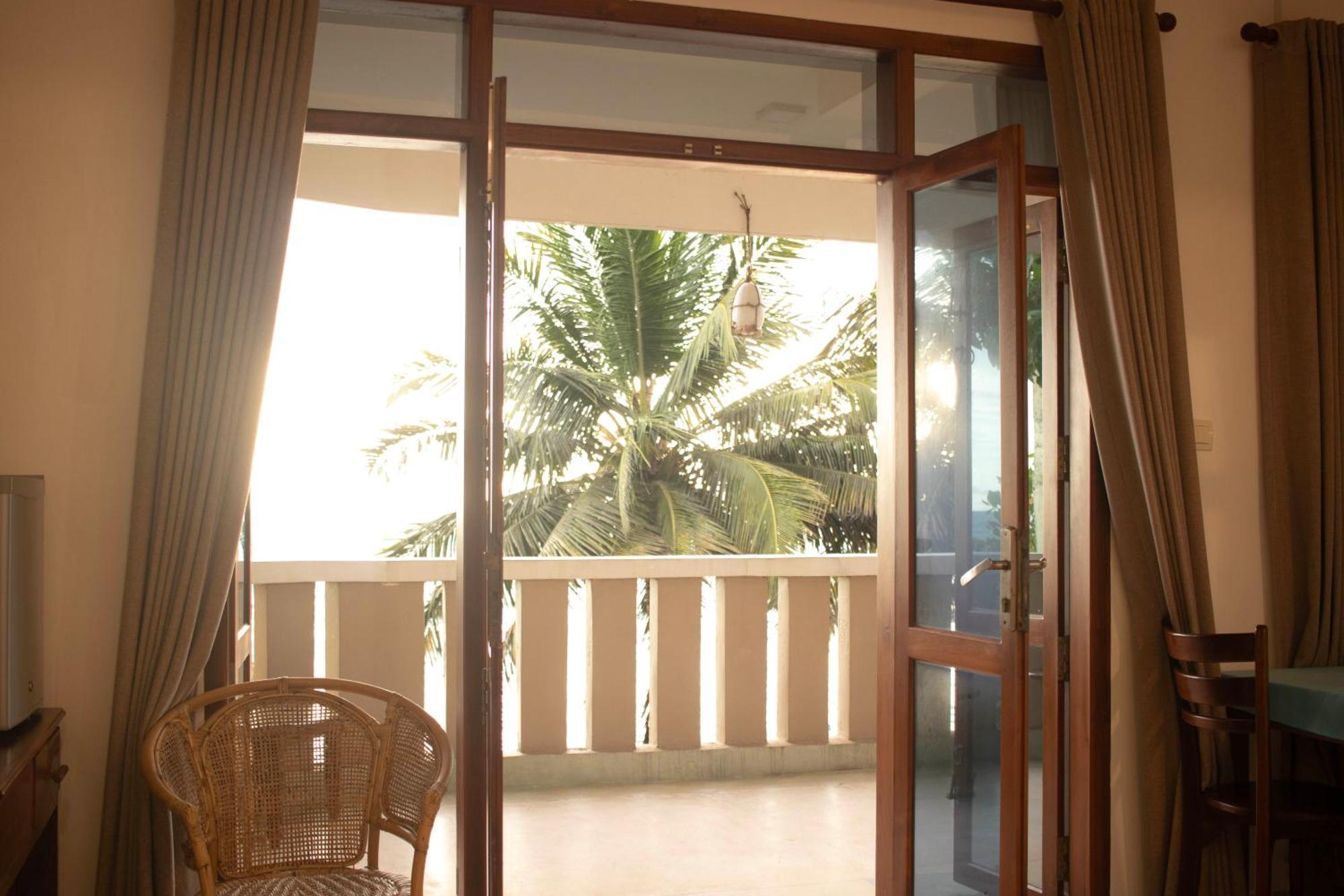 Hotel Coconut Bar Sea Lodge Берувала Экстерьер фото